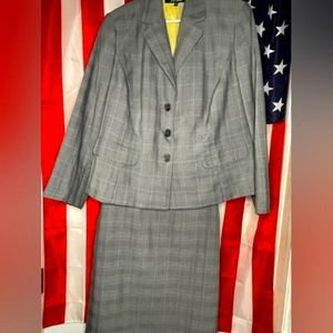 Le Suit Gray Plaid Blazer with Knee Length Skirt Workwear Womens Size 16w